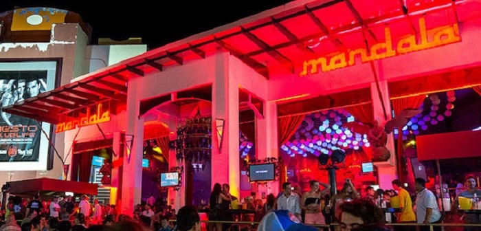 Diversión en el bar y discoteca Mandala en Cancún